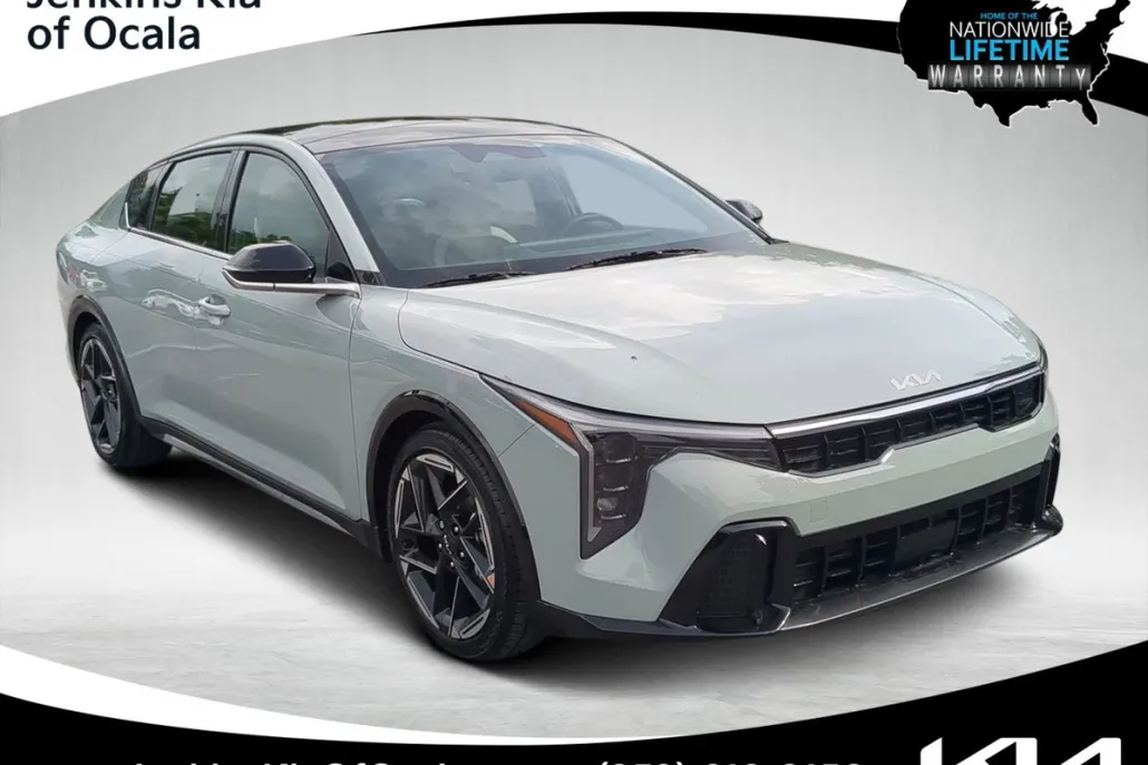 2025 Kia K4 GT-Line photo 1