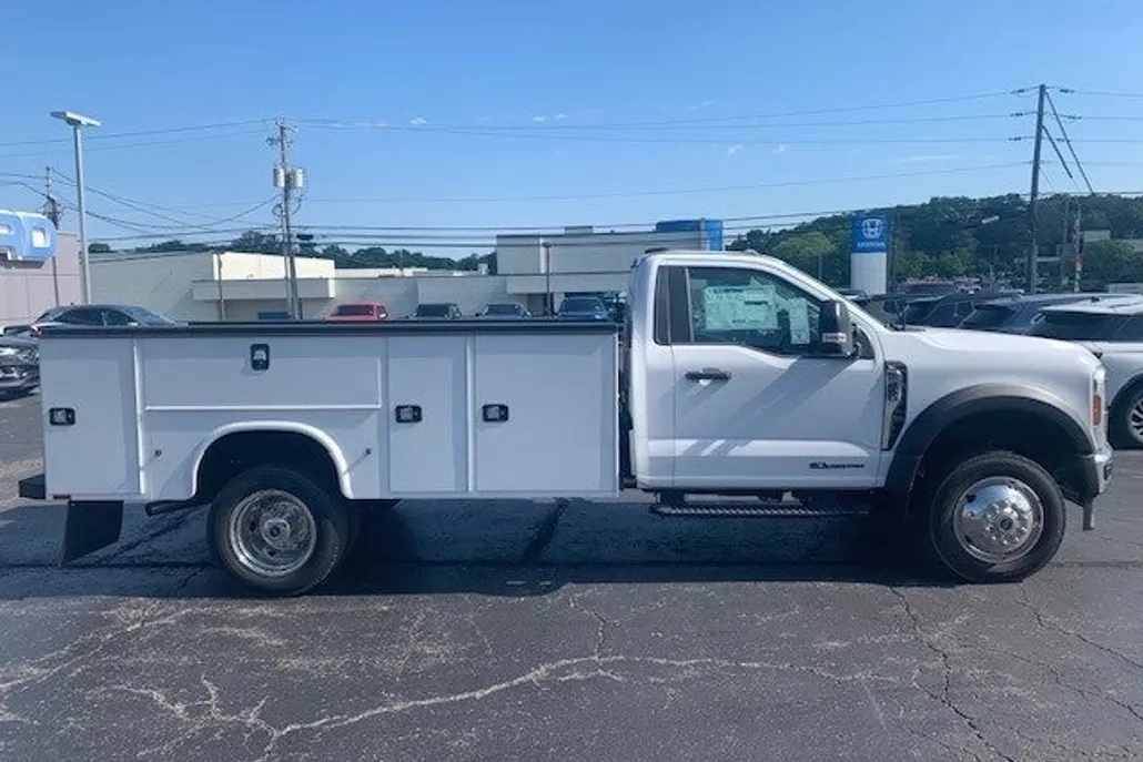2024 Ford F-450 XL photo 1