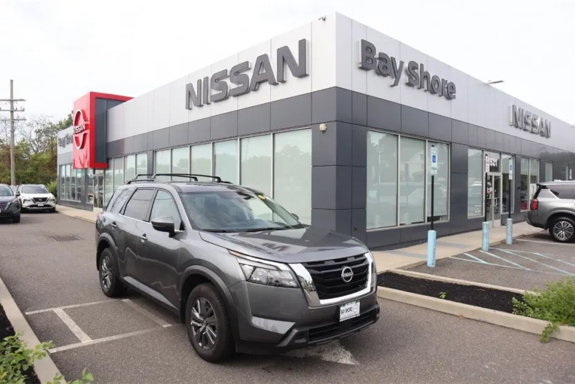 2025 Nissan Pathfinder SV photo 1