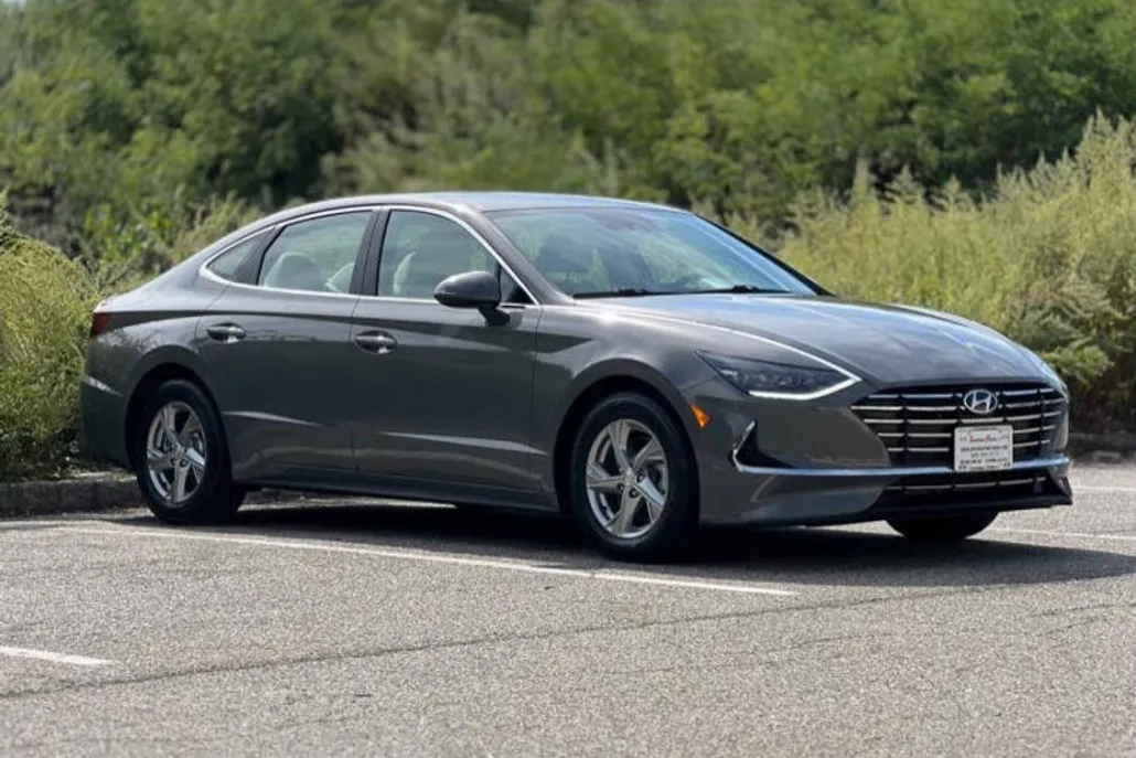 2023 Hyundai Sonata SE photo 1