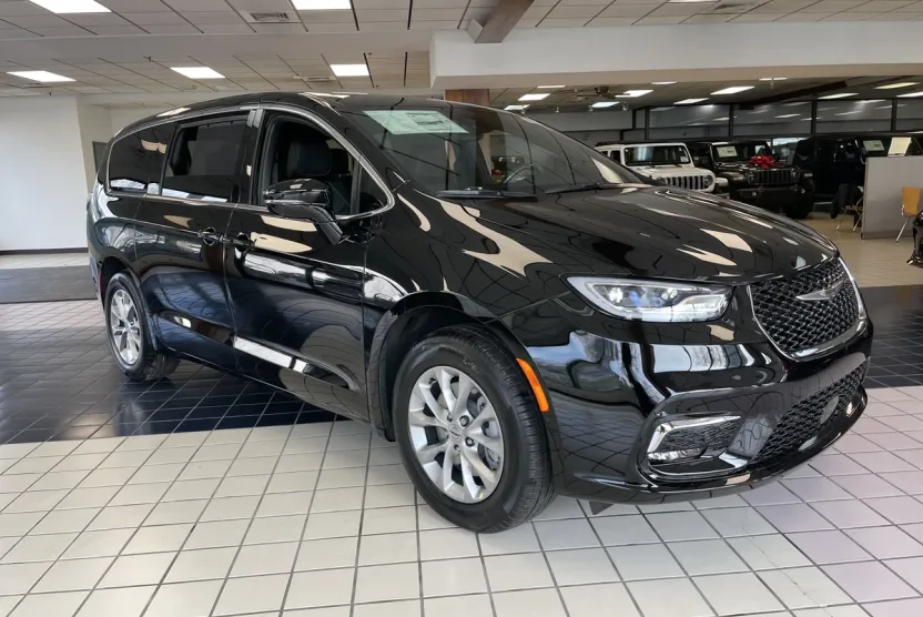 2025 Chrysler Pacifica photo 1