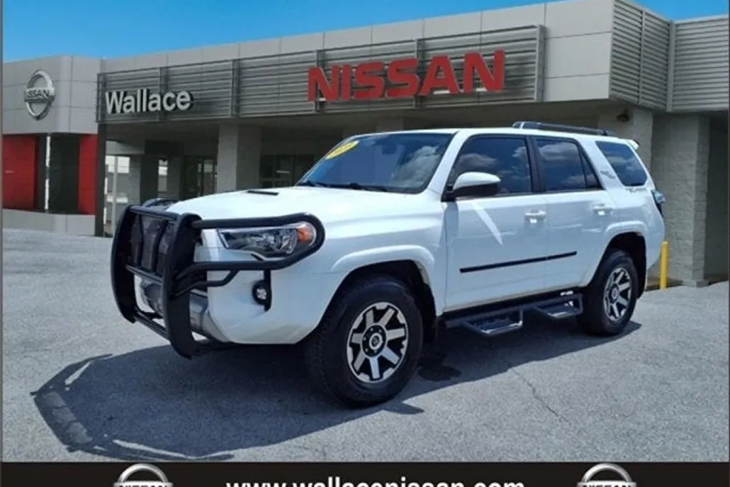 2023 Toyota 4Runner TRD Off-Road photo 1