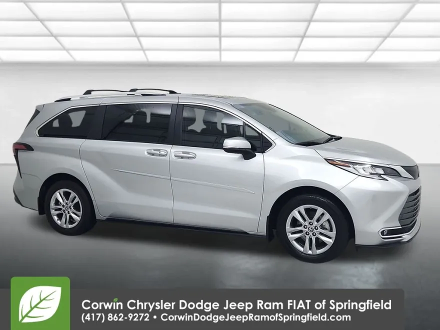 2022 Toyota Sienna Limited photo 1