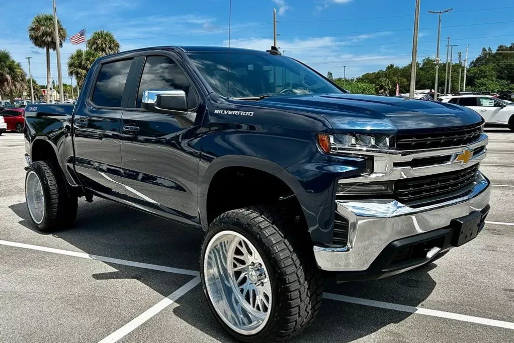 2020 Chevrolet Silverado 1500 LT photo 1