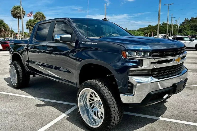 2020 Chevrolet Silverado 1500 LT photo 1
