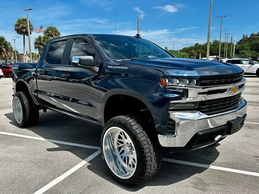 2020 Chevrolet Silverado 1500 LT photo 1