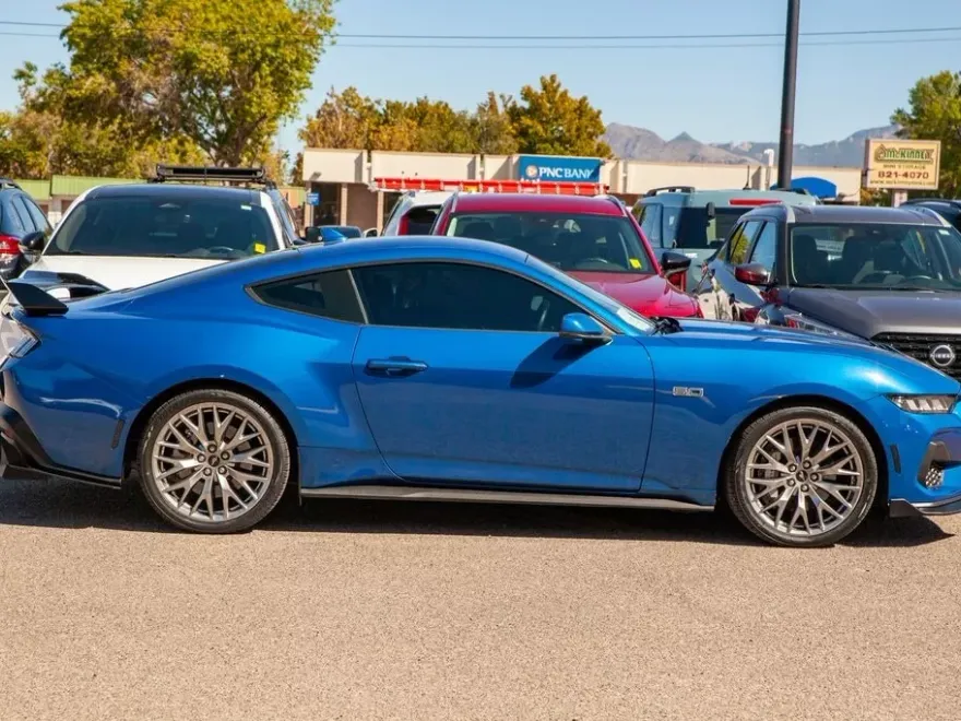 2024 Ford Mustang GT photo 1