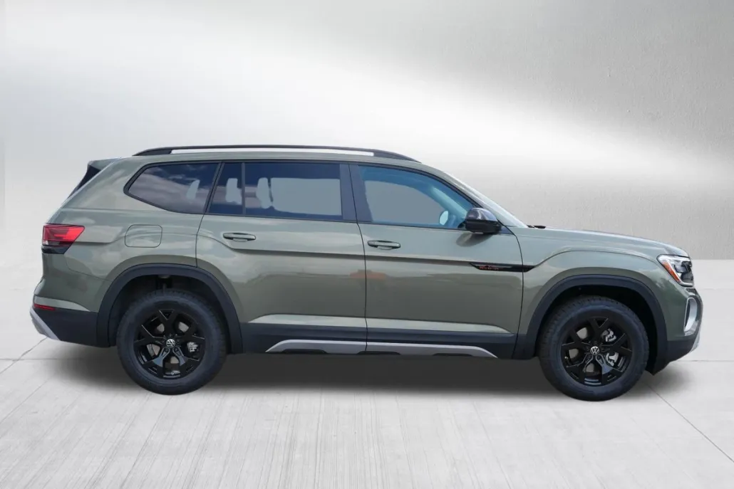 2025 Volkswagen Atlas Peak Edition SE photo 1