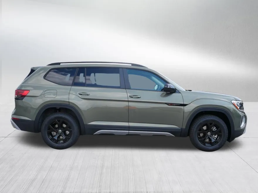 2025 Volkswagen Atlas Peak Edition SE photo 1