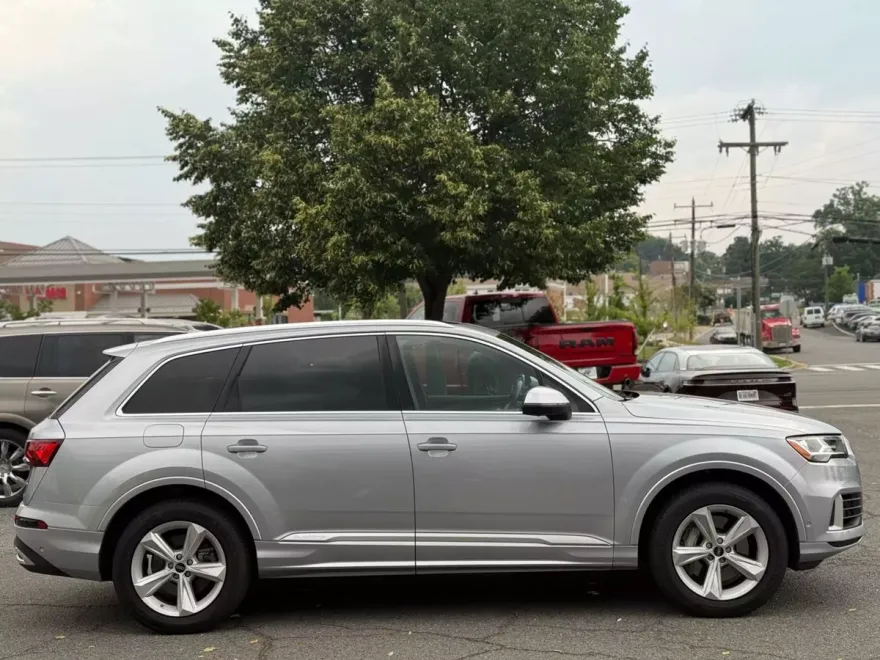 2022 Audi Q7 45 Premium Plus photo 1