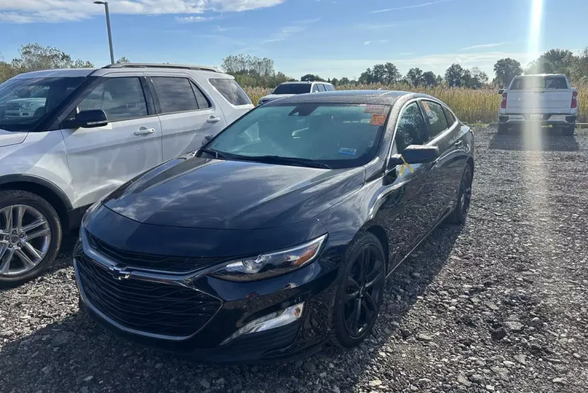 2023 Chevrolet Malibu 1LT photo 1