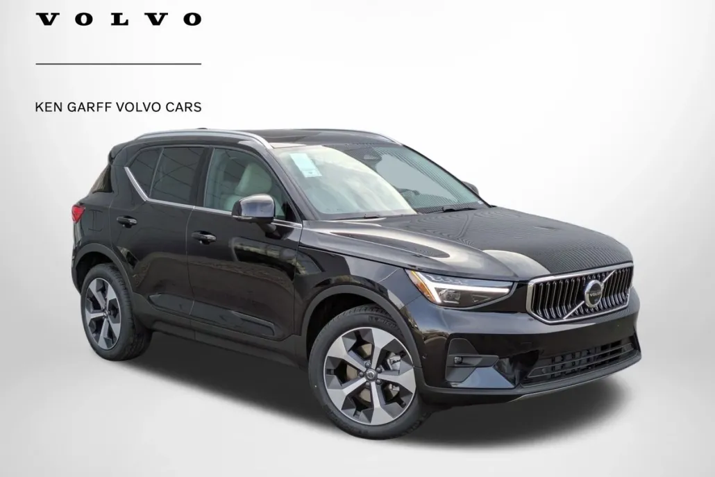 2025 Volvo XC40 Plus photo 1