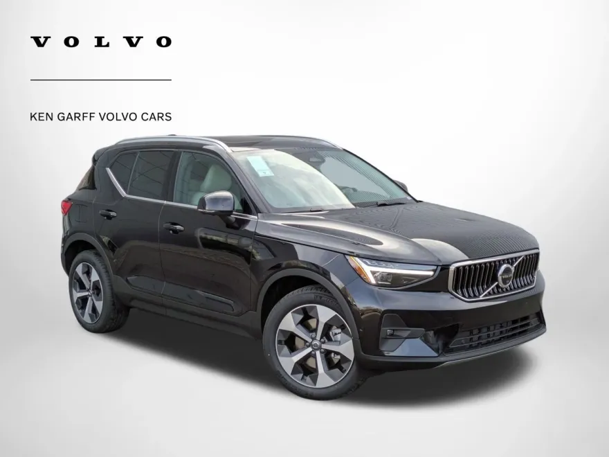 2025 Volvo XC40 Plus photo 1