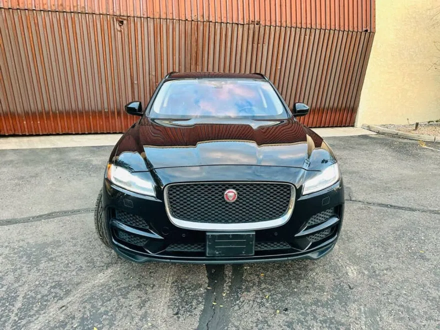 2017 Jaguar F-PACE Prestige photo 1