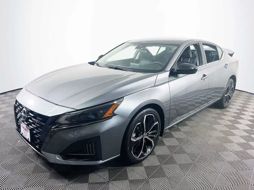 2023 Nissan Altima 2.5 SR photo 1