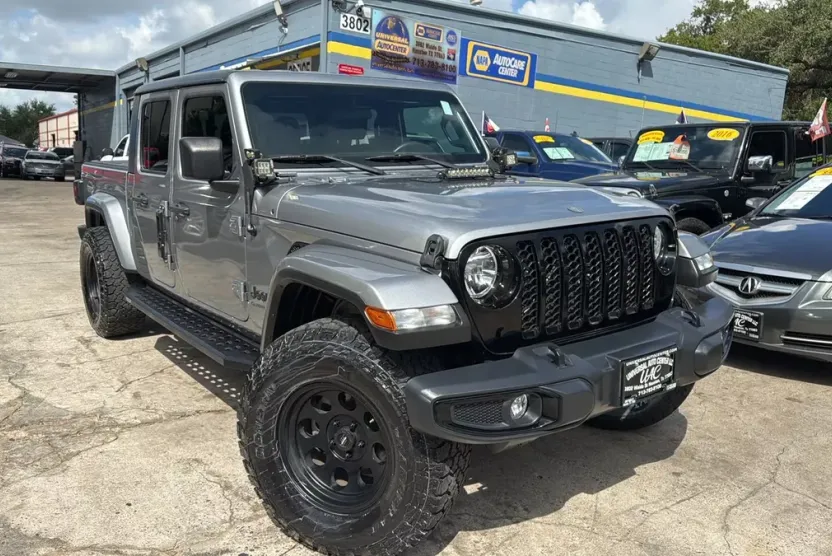 2021 Jeep Gladiator Willys Sport photo 1