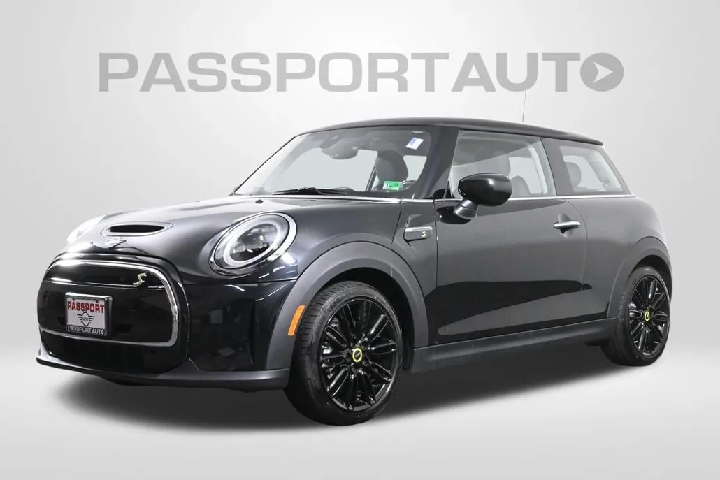 2024 Mini Cooper SE Signature photo 1