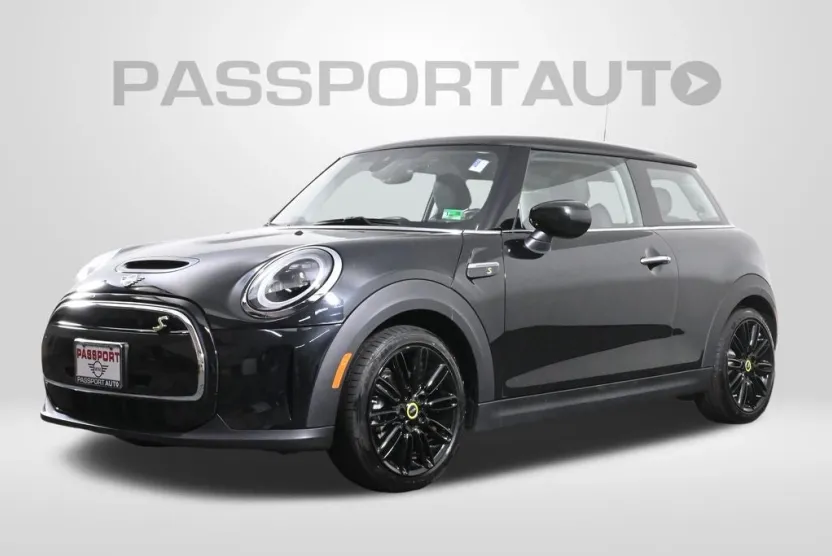 2024 Mini Cooper SE Signature photo 1