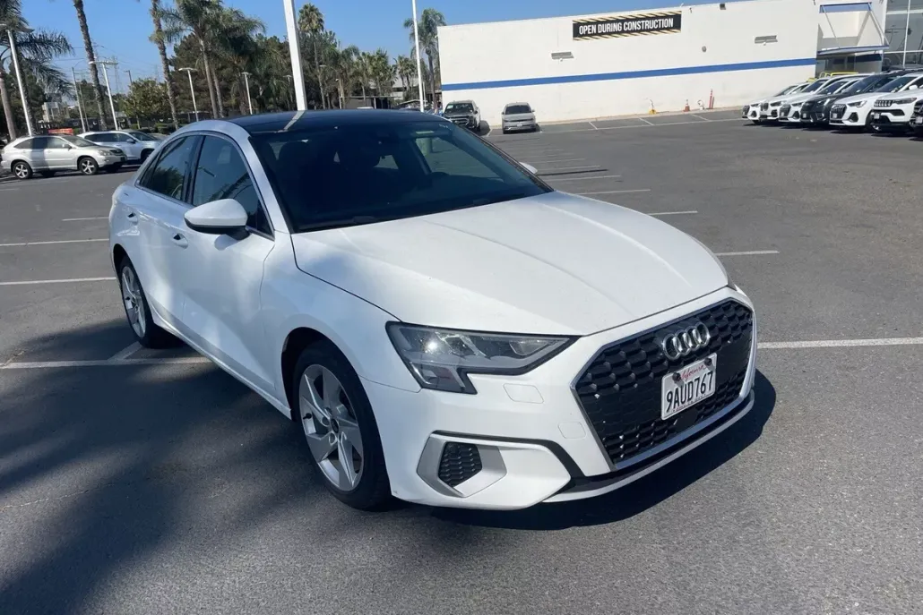 2022 Audi A3 40 Premium photo 1