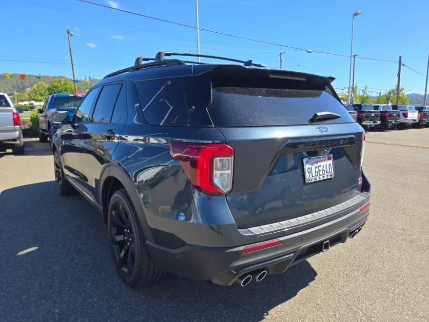 2022 Ford Explorer ST photo 1