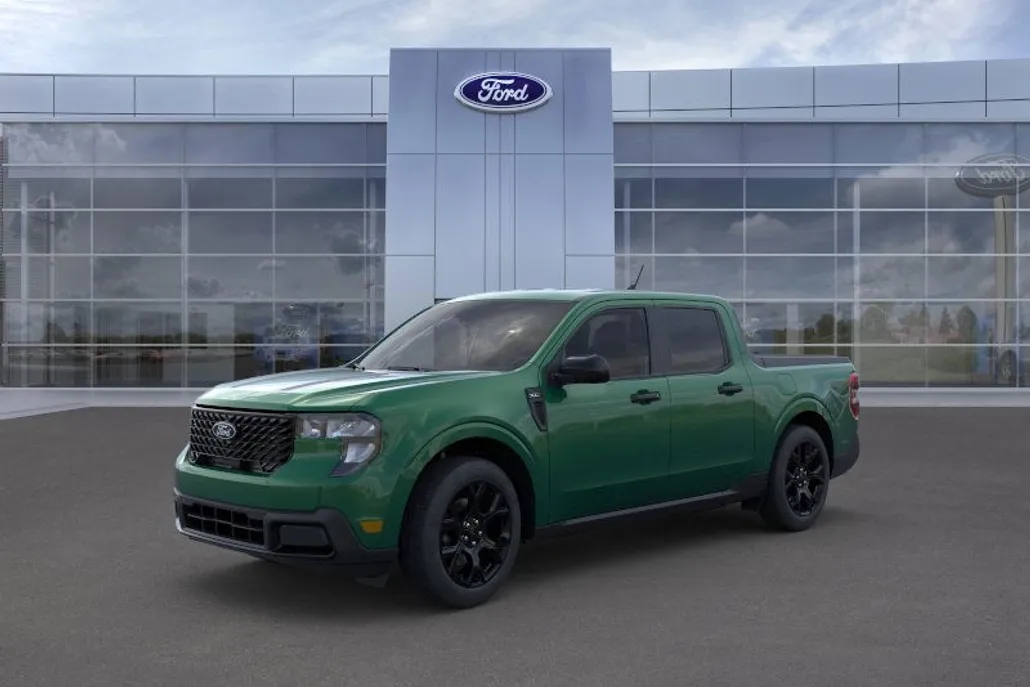 2025 Ford Maverick XLT photo 1