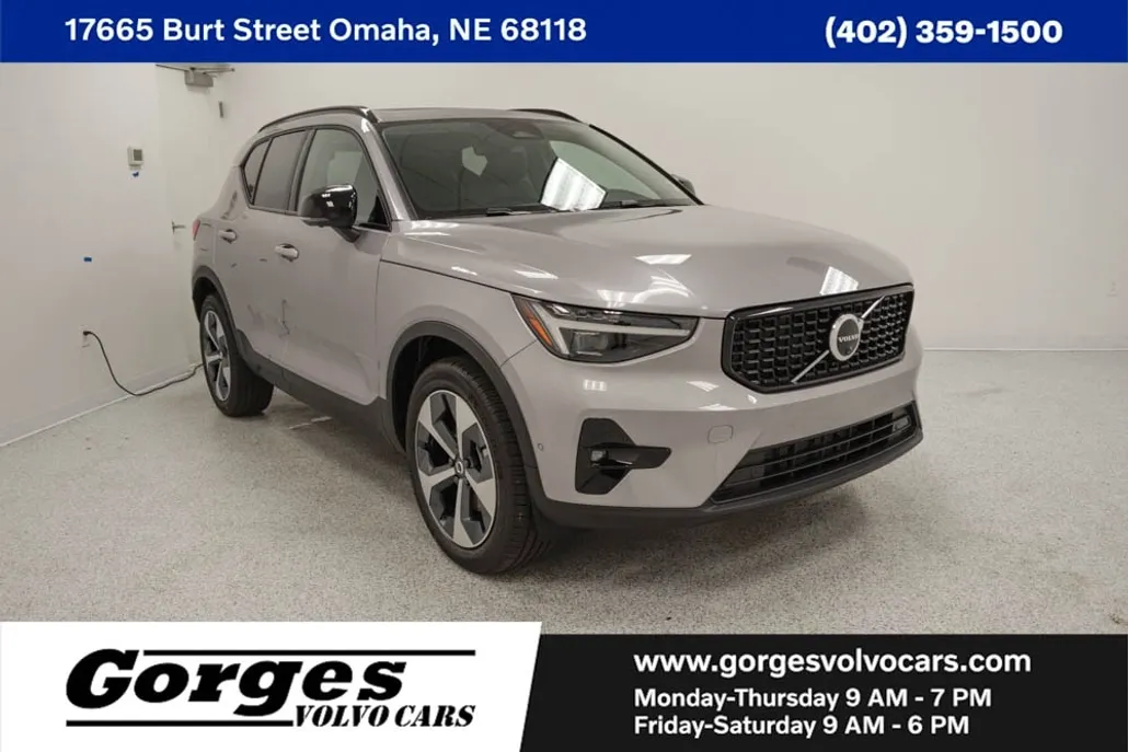 2026 Volvo XC40 Plus photo 1