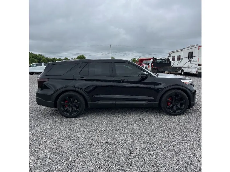 2022 Ford Explorer ST photo 1