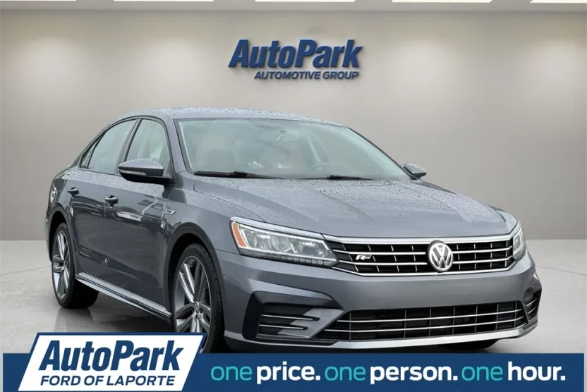 2018 Volkswagen Passat 2.0T R-Line photo 1