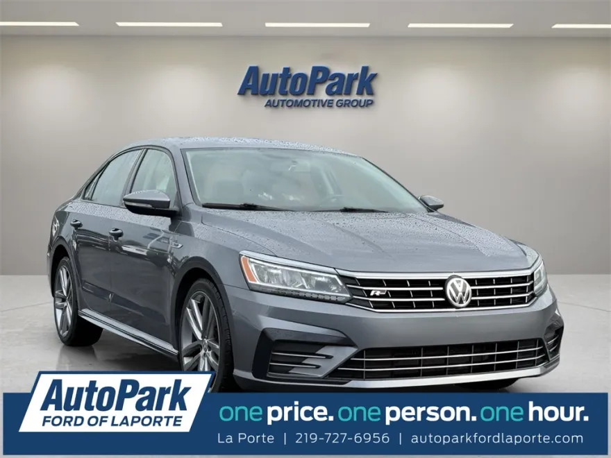 2018 Volkswagen Passat 2.0T R-Line photo 1