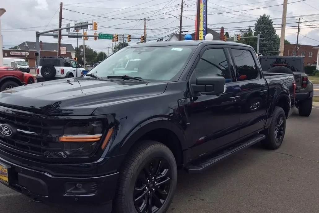 2025 Ford F-150 XLT photo 1