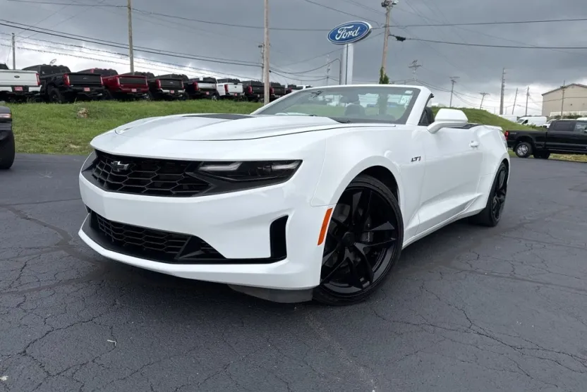 2023 Chevrolet Camaro LT1 photo 1