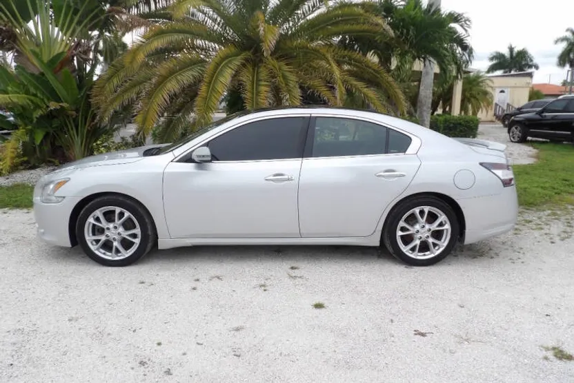 2012 Nissan Maxima SV photo 1