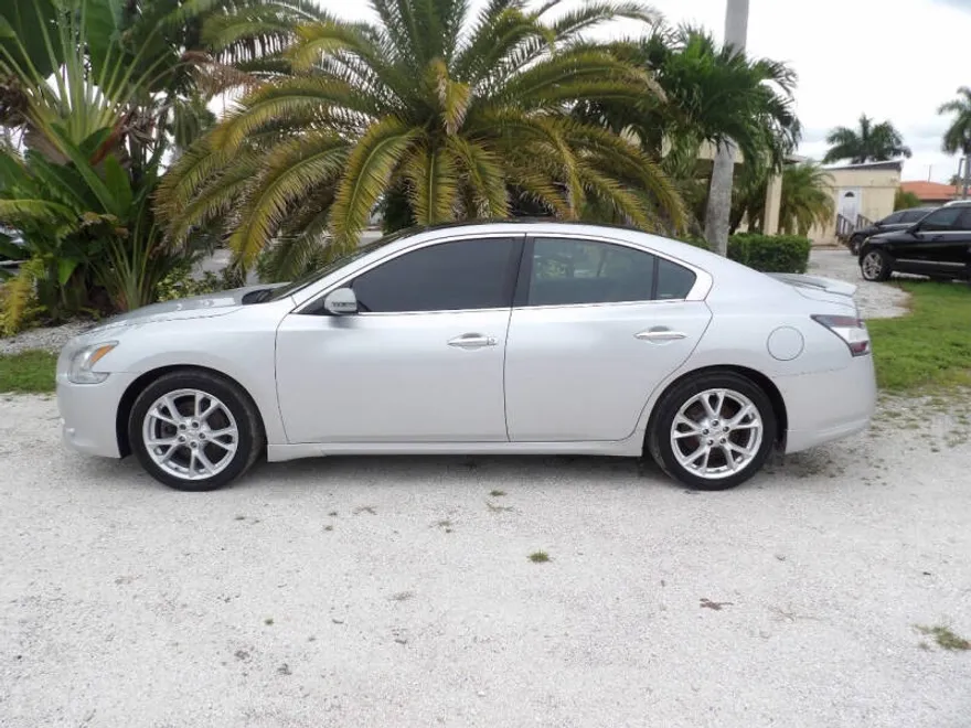 2012 Nissan Maxima SV photo 1