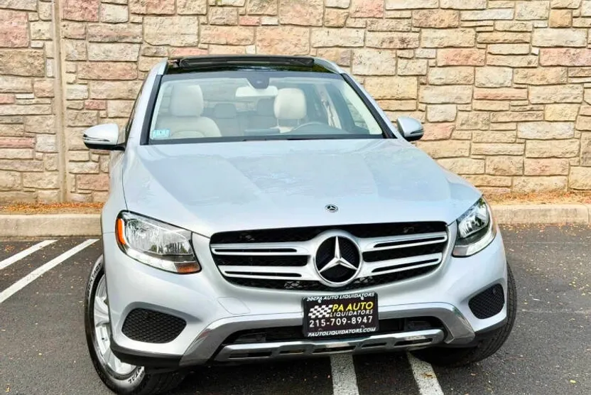 2018 Mercedes Benz GLC 300 4MATIC photo 1