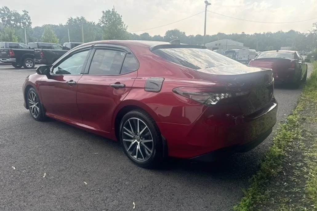2022 Toyota Camry XLE photo 1