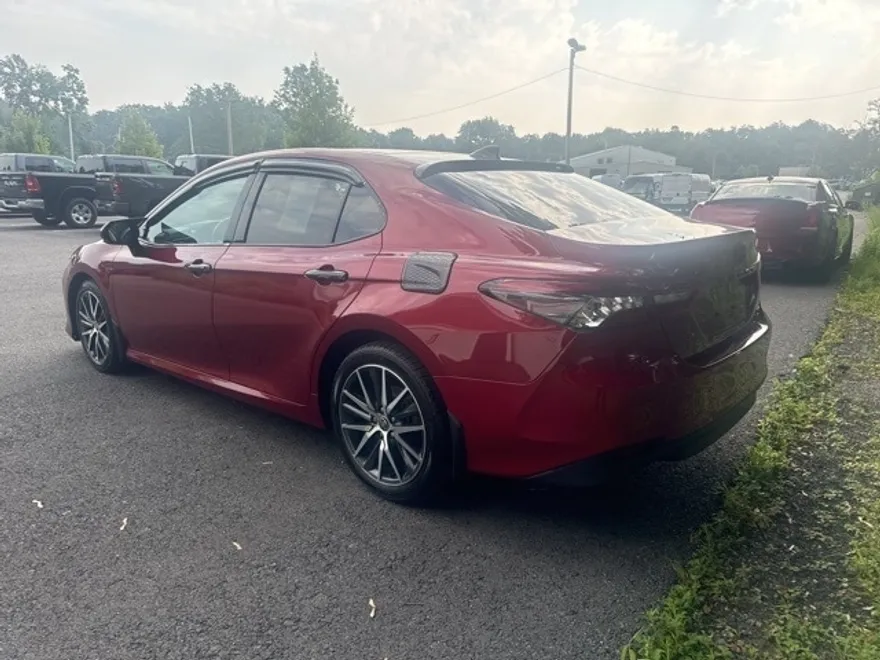2022 Toyota Camry XLE photo 1