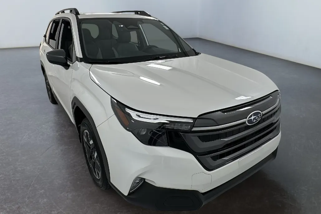 2025 Subaru Forester Premium photo 1