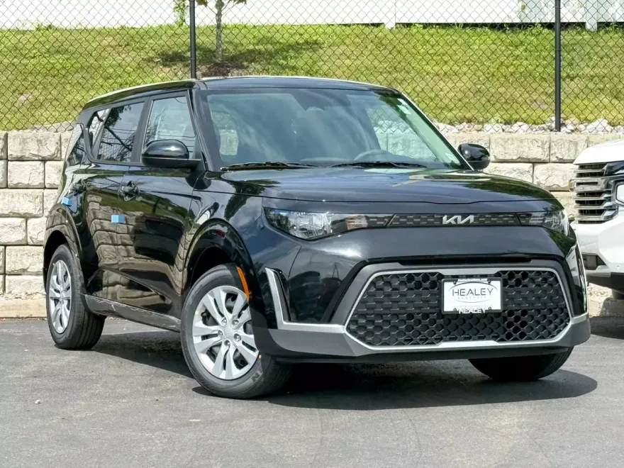 2025 Kia Soul LX photo 1