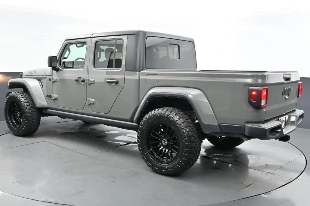 2021 Jeep Gladiator Willys photo 1