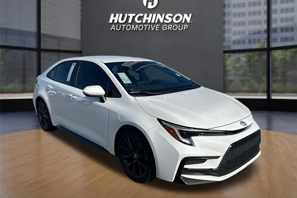 2023 Toyota Corolla SE photo 1