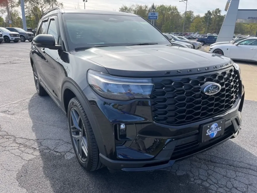 2025 Ford Explorer ST-Line photo 1