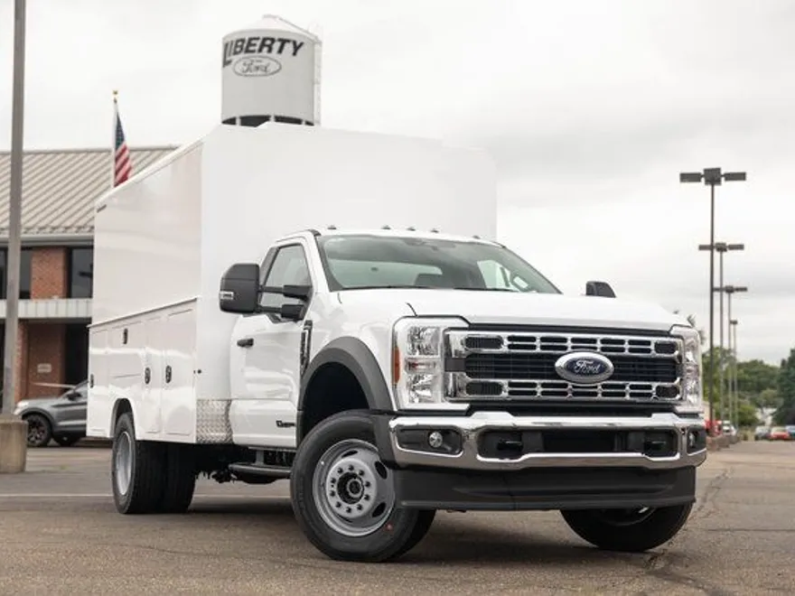 2024 Ford F-600 photo 1