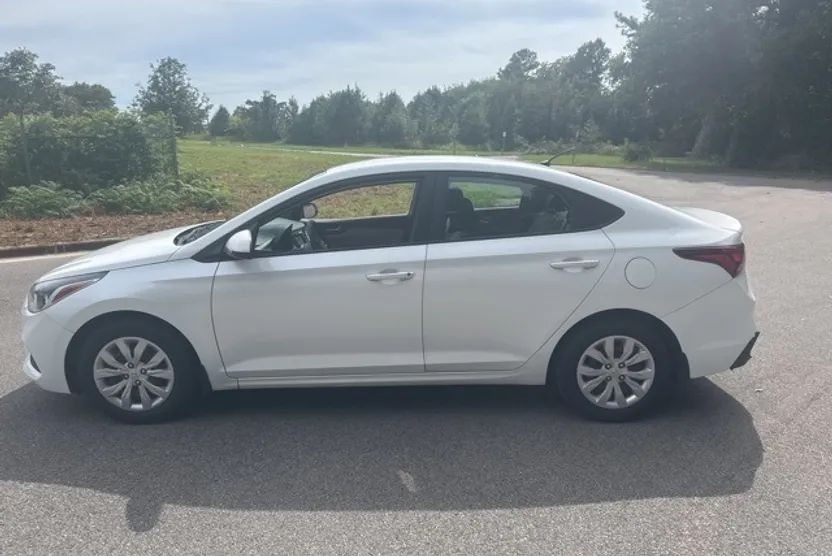 2021 Hyundai Accent SE photo 1