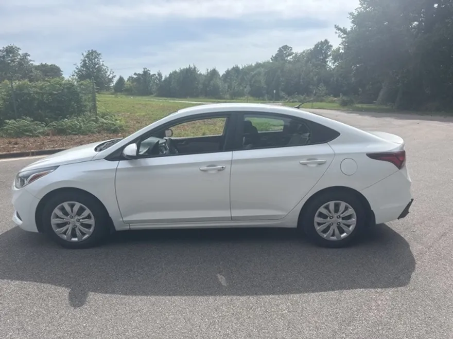2021 Hyundai Accent SE photo 1