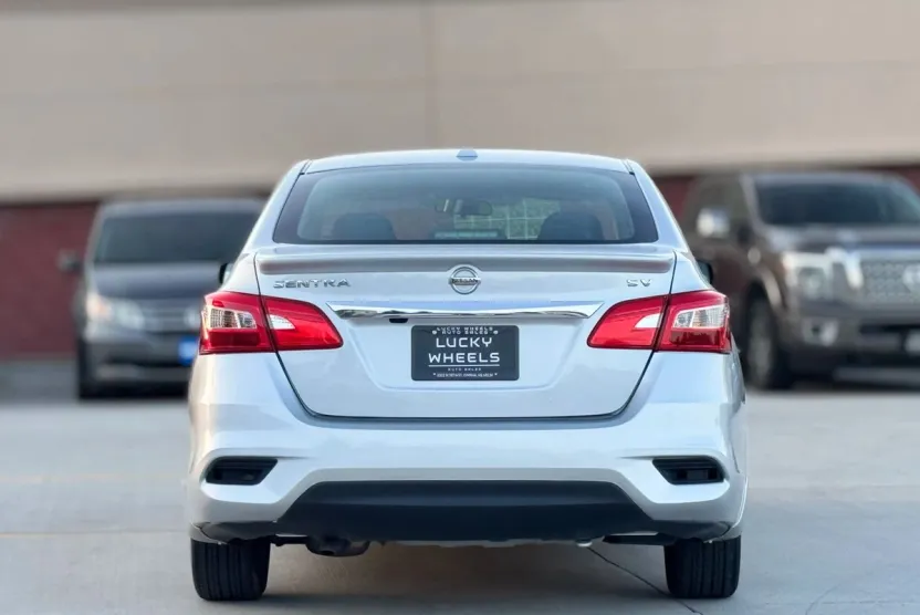 2016 Nissan Sentra SV photo 1