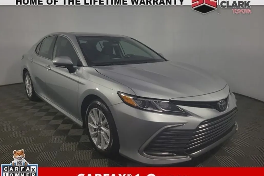 2024 Toyota Camry LE photo 1