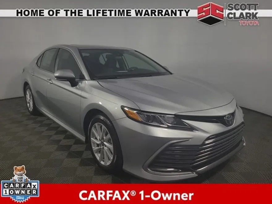 2024 Toyota Camry LE photo 1