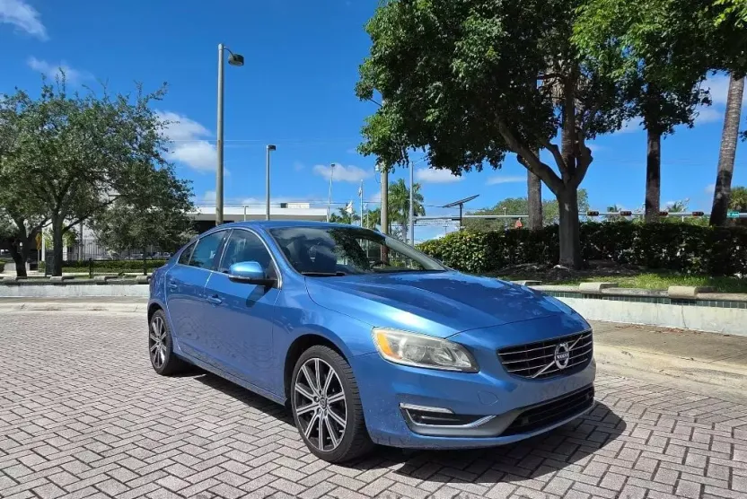 2014 Volvo S60 T5 Premier Plus photo 1