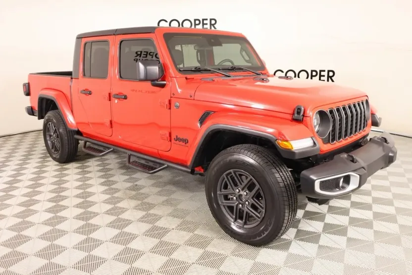 2024 Jeep Gladiator Sport photo 1