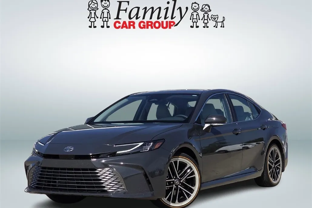 2025 Toyota Camry XLE photo 1